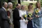Bride & groom with the Nevisons (Sara's neighbors growing up) (39kb)